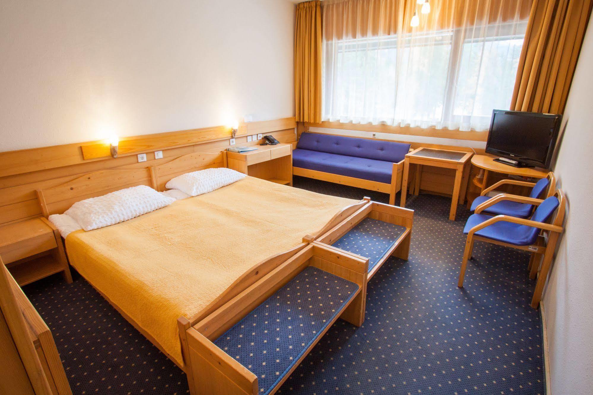 קרנייסקה גורה Hotel Spik מראה חיצוני תמונה