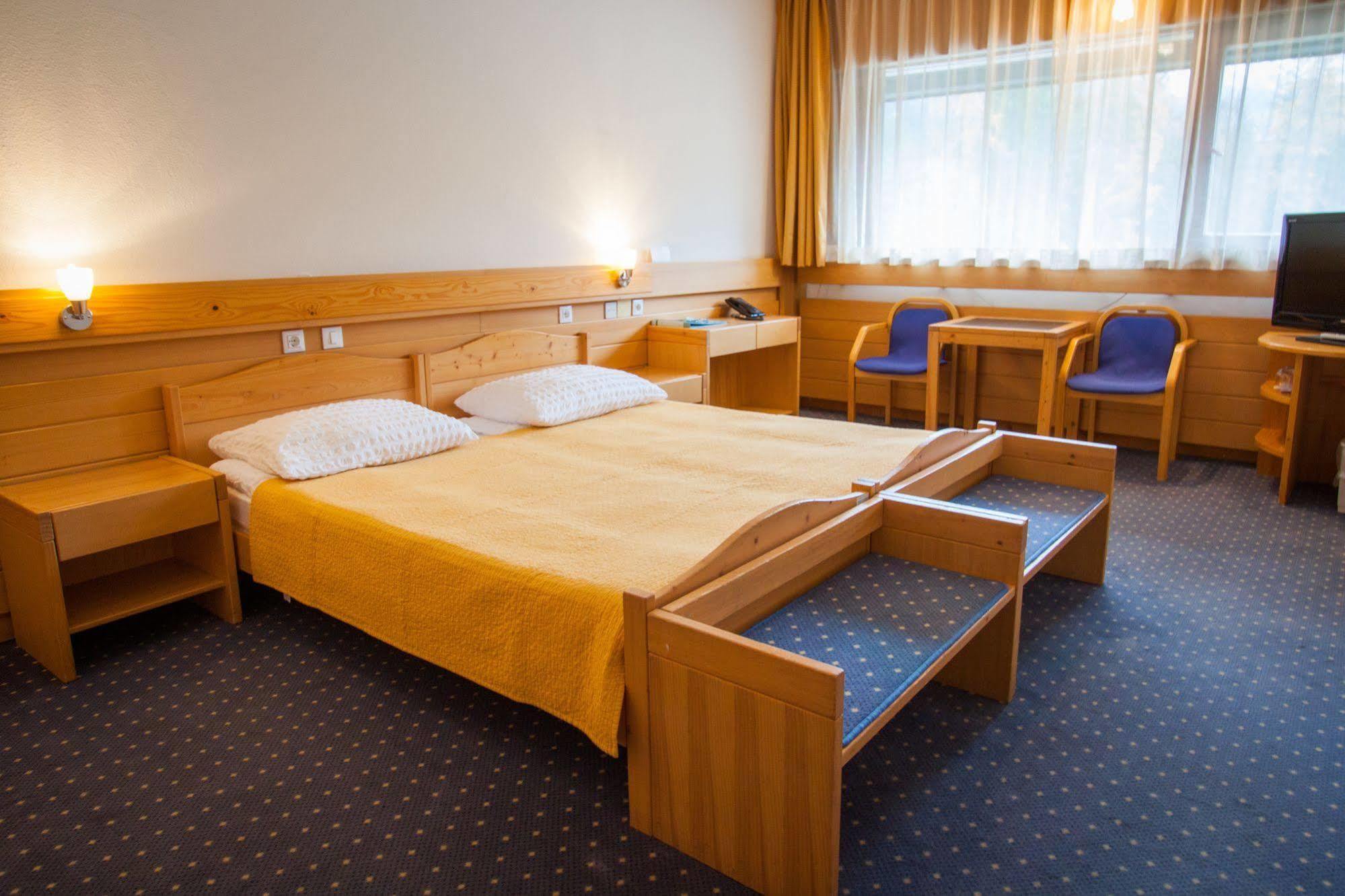 קרנייסקה גורה Hotel Spik מראה חיצוני תמונה